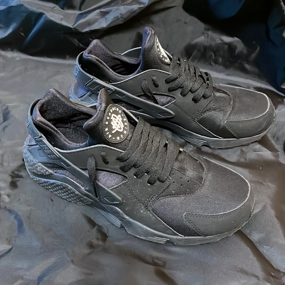 Nike Men's Black Sneakers